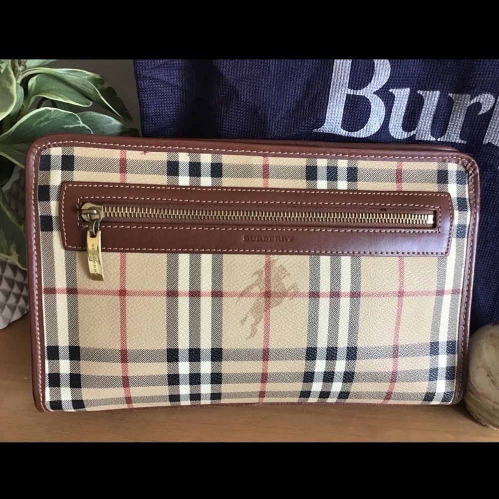 Burberry Clutch Authentic